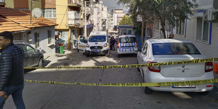 Otomobilindeki kadın cesedi ile polis merkezine gitti