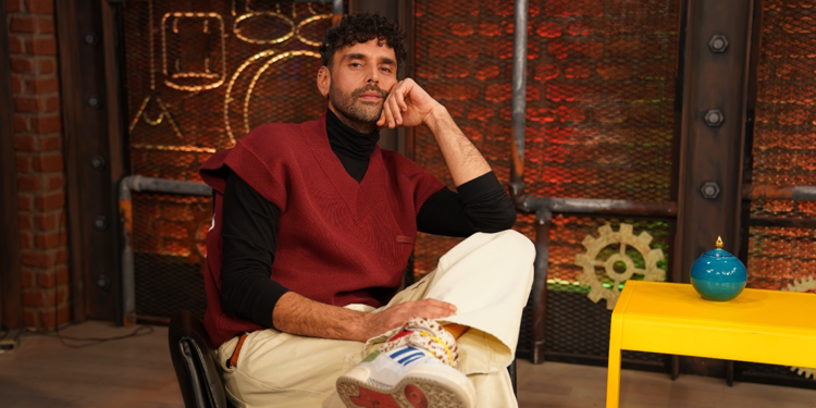 Özgün Çoban, İnci Taneleri'nde Tayfun karakterini canlandırmanın keyfini yaşıyor