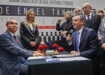 Özgür Özel, Görme Engelliler Ulusal Satranç Turnuvası'na katıldı