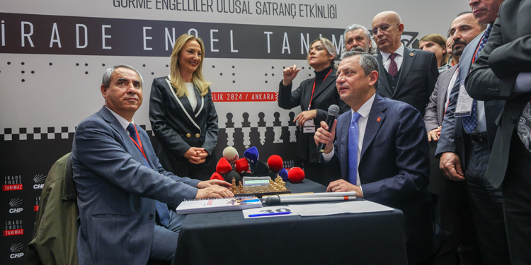 Özgür Özel, Görme Engelliler Ulusal Satranç Turnuvası'na katıldı