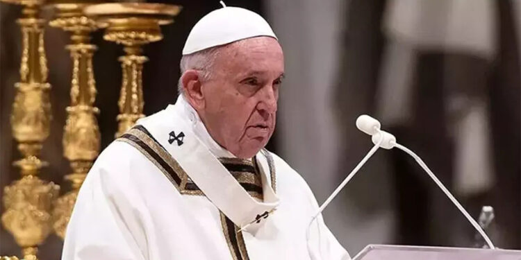 Papa, Irak ziyaretinde iki suikast girişimi atlattığını açıkladı