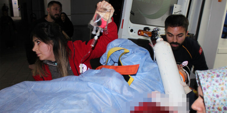 Pusu kurup, eski eşini 13 yerinden bıçakla yaraladı