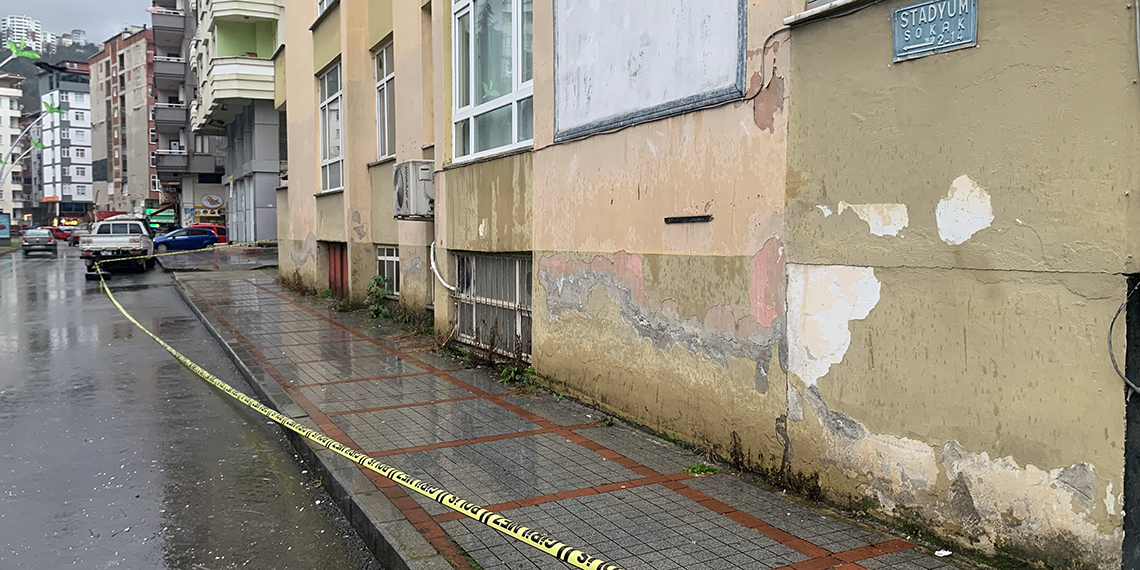 Rize'de tahliye edilen 8 katlı apartman mühürlendi