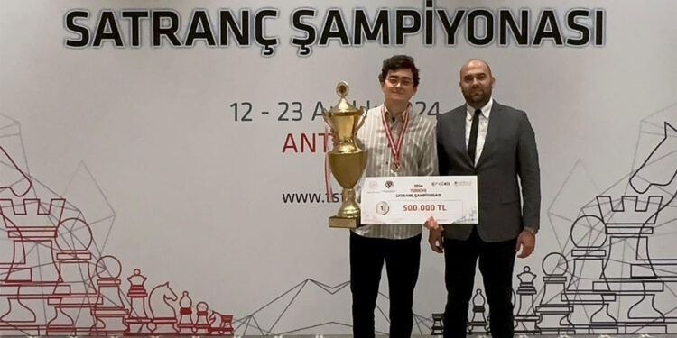 Satranç Türkiye Şampiyonu GM Vahap Şanal oldu