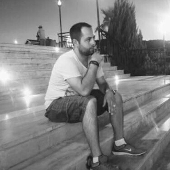 İzmir'in Seferihisar ilçesinde, gittikleri silahlı çatışma ihbarında kendilerine ateş açılması sonucu yaralanan 3 sivil polis memurundan Mehmet Tozun (38), tedavi gördüğü hastanede 16 gün sonra şehit oldu.