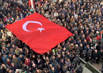 Helikopter kazasında şehit olan askerlerimize hüzünlü veda