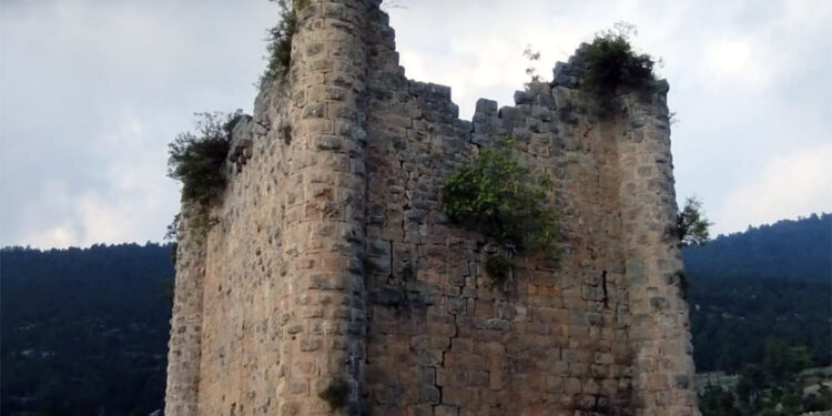 Sinap Kalesi tarihe meydan okuyor