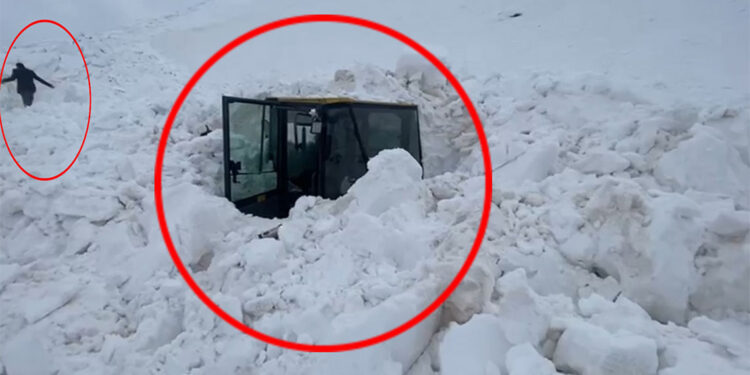 Şırnak'ta iş makinesinin üzerine çığ düştü