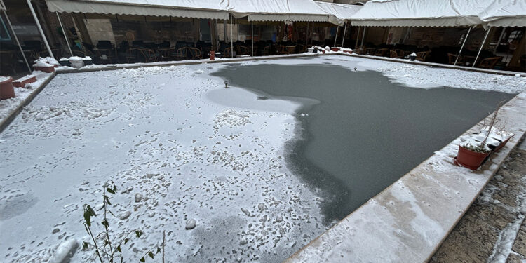 Sivas buz kesti, süs havuzları dondu