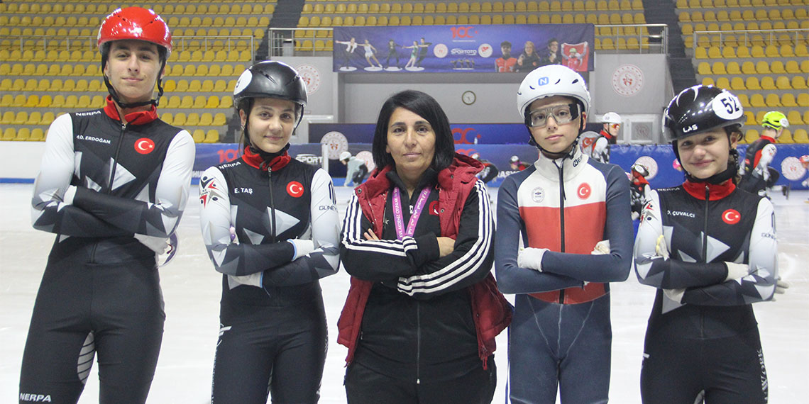 Kocaeli Türkiye Olimpiyat Hazırlık Merkezi (THOM) sporcuları Sofya'daki buz pateni yarışmalarından 20 madalyayla döndü.