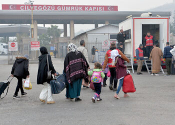 Suriyeliler Cilvegözü Gümrük Kapısı'ndan ülkelerine dönüyor