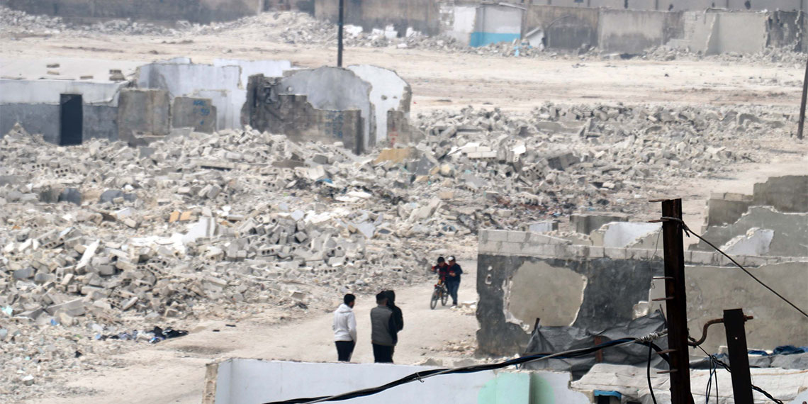 Beşar Esad döneminin sona ermesiyle Suriyeliler evlerine dönmeye başladı, Türkiye sınırındaki çadır kentlerden geriye bu görüntüler kaldı.