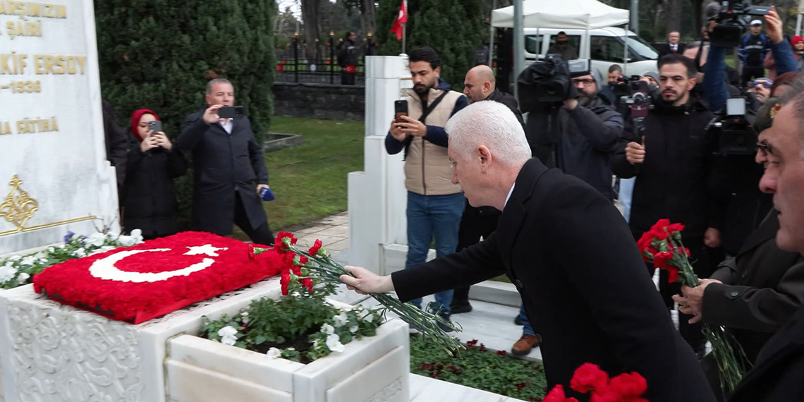 Şair Mehmet Akif Ersoy Edirnekapı'daki mezarı başında anıldı