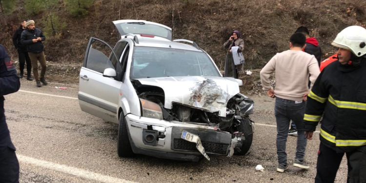 Şehidin cenaze konvoyunda kaza; 6 yaralı