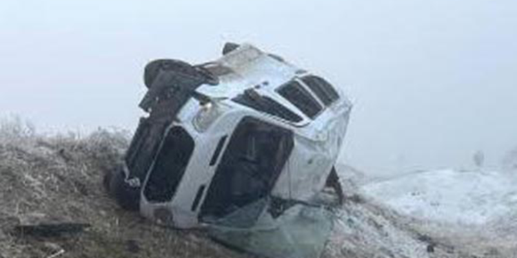 Servis minibüsü şarampole devrildi; 8'i öğretmen, 9 yaralı