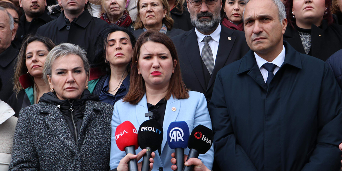 Sıla bebek davası başladı; adliye önünde sert açıklamalar