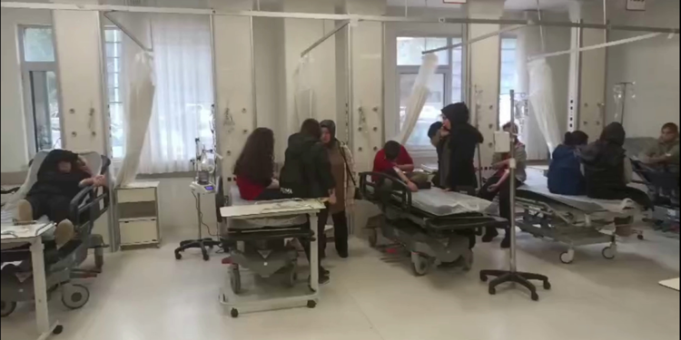 Şile'de 51 öğrenci gıda zehirlenmesi şüphesiyle hastaneye kaldırıldı