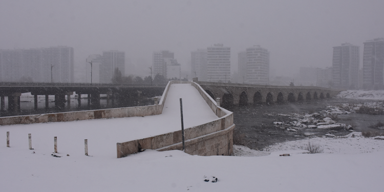 Sivas'ta kar yağışı başladı
