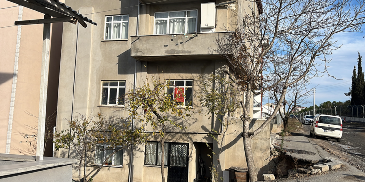 Suriye uyruklu aile, sobadan sızan gazdan zehirlendi