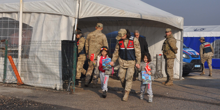 Suriyeliler Cilvegözü'nden ülkelerine dönüyor
