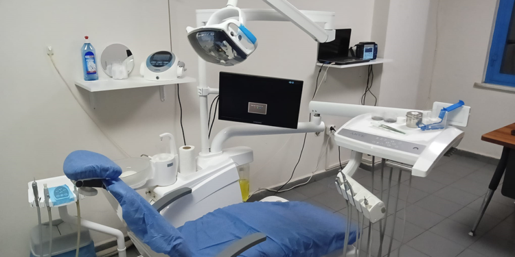 Suriyelilere ait kaçak diş muayenehanesine baskın; 2 gözaltı