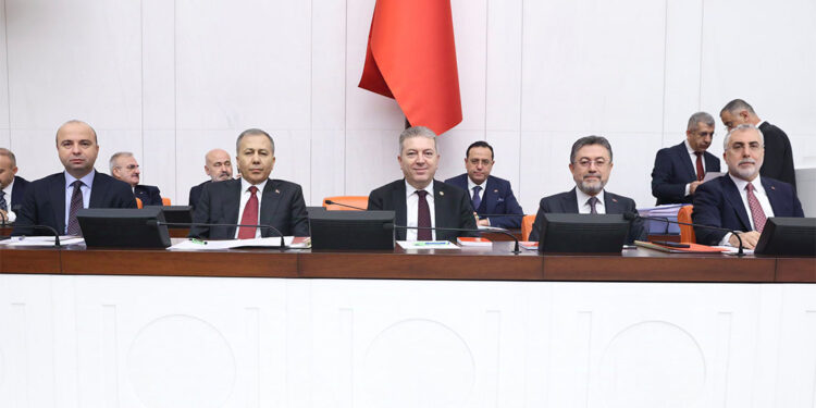 Tüm suç yapılanmalarına karşı canla, başla mücadele ediyoruz