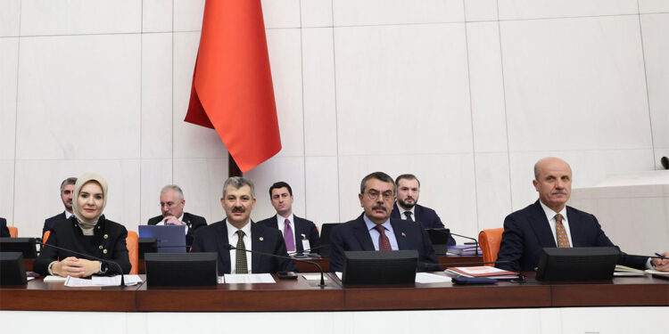 İnsan haklarına dayalı bir eğitim politikasını tesis etme çabası içindeyiz