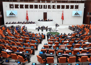 Yerel yönetimlerle kavga edeceğinize, merdiven altı sübyan okullarına karşı çıkın