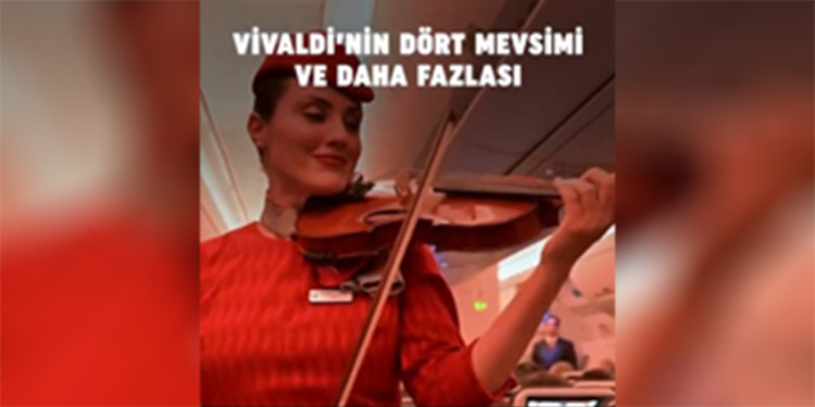 THY'nin Sidney uçuşunda kabin memurları enstrüman çaldı