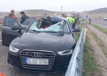 TIR'ın fırlayan tekeri otomobilin üzerine düştü: 1 ölü