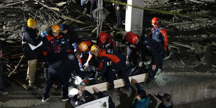 Trabzon'da inşaatta çökme: 3 işçi yaralı, 1 işçi öldü 