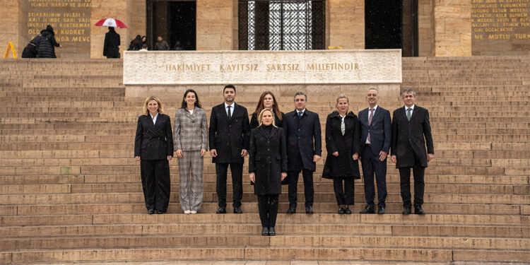 Türkiye Tenis Federasyonu Başkanı ve yönetim kurulu üyeleri Anıtkabir'de