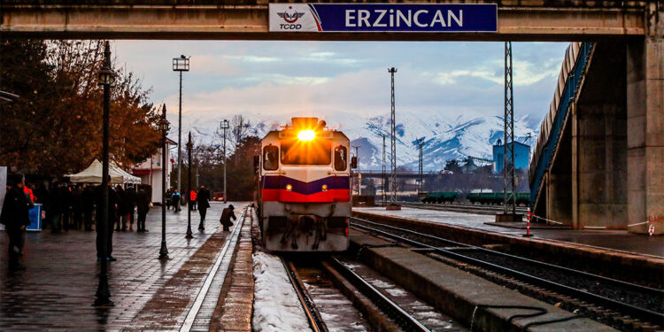 Turistik Doğu Ekspresi Erzincan'a ulaştı