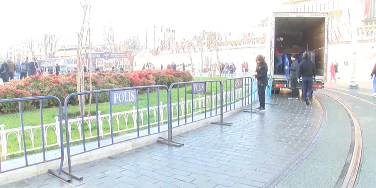 Taksim'de yılbaşı hazırlıkları