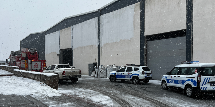 Tamir için girdiği plastik doğrama kazanında öldü