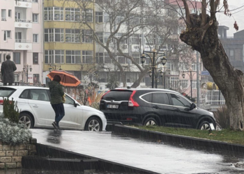 Tekirdağ'da sağanak yağış etkili oldu