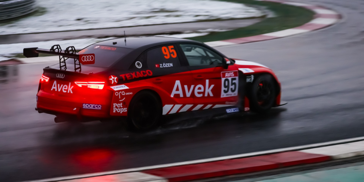 Türkiye Pist Şampiyonası'nda Zekai Özen başarıya imza attı