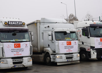 Türkiye'den Suriye'ye 75 bin yardım kolisi