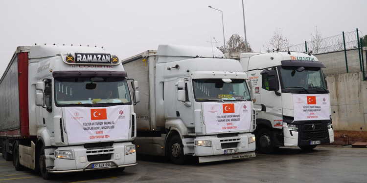 Türkiye'den Suriye'ye 75 bin yardım kolisi