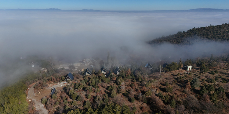 Türkiye'nin en büyük tatlı su gölü sisle kaplandı