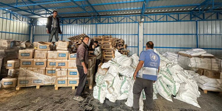 Gazze'de 200 bin kişiye insani yardım ulaştırıldı