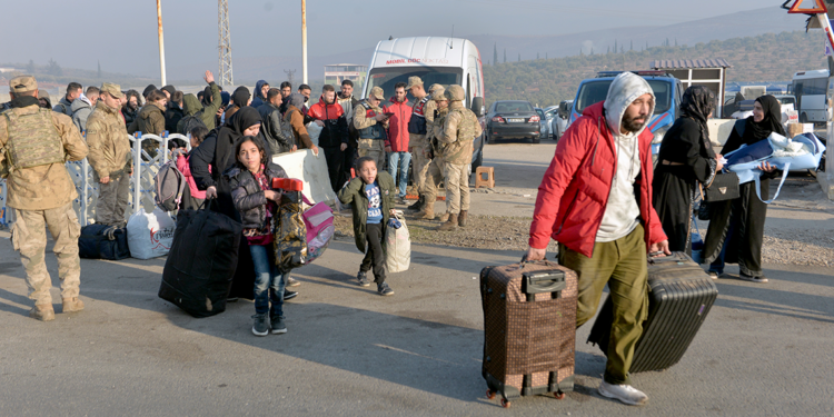 Ülkelerine dönen Suriyeliler, Sınır Kapısı’nda yoğunluk oluşturdu