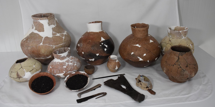 Ulucak Höyüğü'ndeki 7 bin 800 yıllık binada toplu objeler bulundu