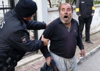 Uykuda yakalandığı yangından, arka odaya kaçarak kurtuldu