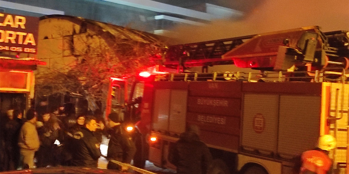 Van'da 207 iş yerinin bulunduğu Mısır Çarşısı'nda çıkan yangında 60 iş yerinin zarar gördüğü, hasar tespit çalışmalarının sürdüğü bildirildi.