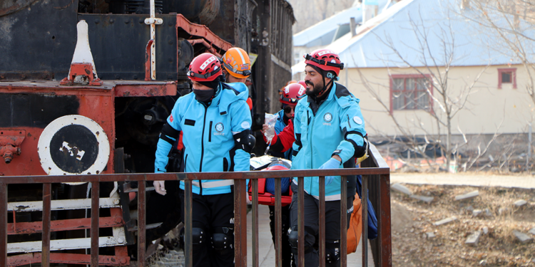 Van'da tren kazası tatbikatı gerçeği aratmadı