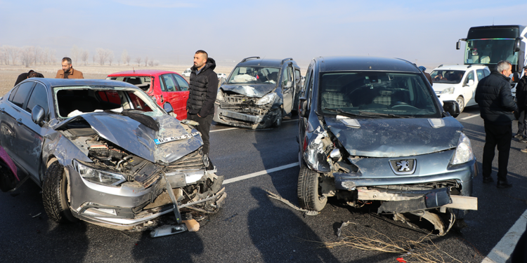 Van'daki zincirleme kazalarda 9'u ağır, 30 kişinin tedavisi sürüyor