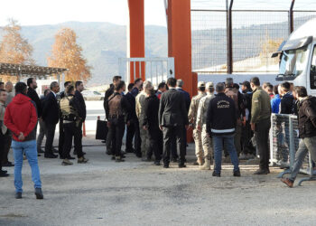 Suriyeliler sınır kapılarına akın ediyor