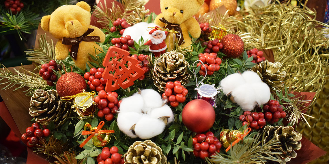 Halk arasında şans, bereket getirdiğine inanılan ve 'yılbaşı çiçeği' olarak da bilinen kokinaya talep son yıllarda arttı. Kokinanın satış fiyatı Antalya'da 250-300 TL, İzmir'de 150-200 TL arasında değişiyor.