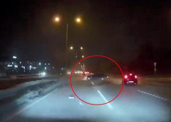 Yarıştığı öne sürülen sürücünün otomobili bariyerlere çarptı